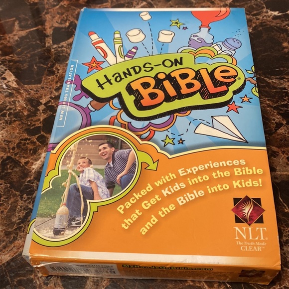 Hands-On Bible NLT (Softcover) Early Childhood Learning Bible. - Picture 11 of 11